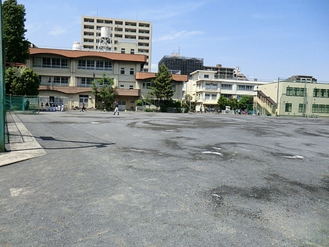 川崎市立上丸子小学校　距離約850m