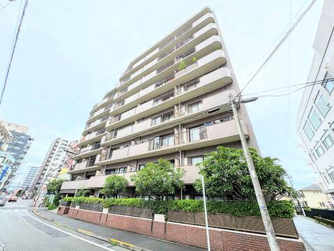 植栽のあるマンションの外観
