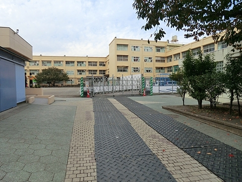 横浜市立矢向小学校　距離約550m