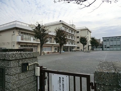 横浜市立平安小学校まで約690m