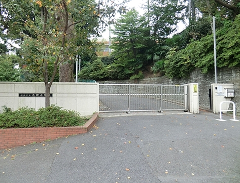 横浜市立元街小学校　距離約1000m