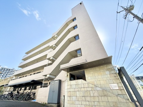 外観から見た集合住宅の建物