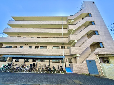 複数階の集合住宅の外観