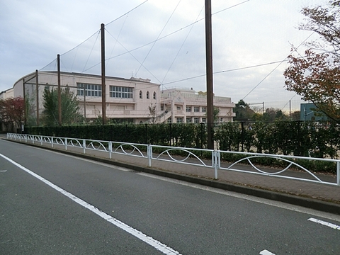 横浜市立中川西小学校まで約900m