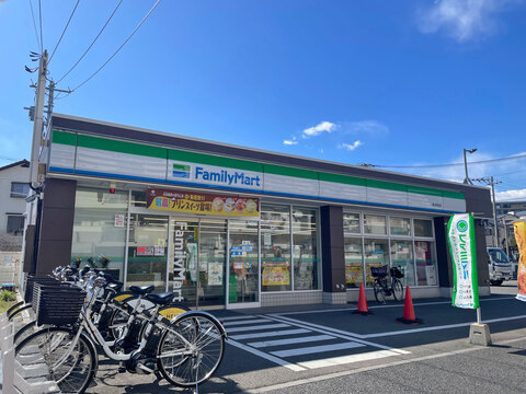 ファミリーマート 新井町店(徒歩11分)