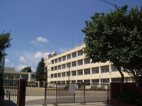 横浜市立中沢小学校(徒歩2分)