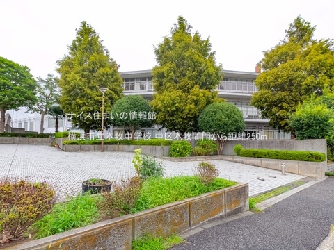 横浜市立本牧中学校(徒歩4分)