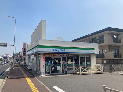 ファミリーマート 鶴見旭台店(徒歩9分)