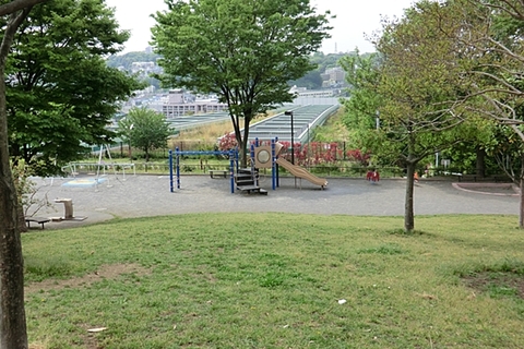 峰岡町三丁目公園(徒歩2分)
