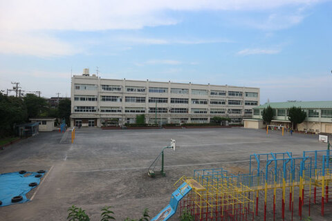 横浜市立中丸小学校(徒歩2分)