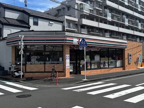 セブンイレブン 横浜大豆戸町店(徒歩4分)