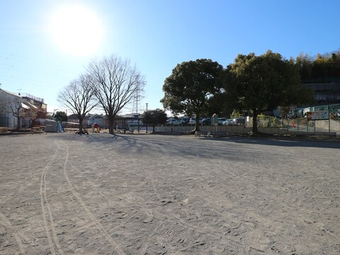 新田公園(徒歩3分)