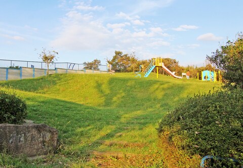 新羽丘陵公園(徒歩10分)