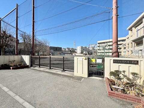 横浜市立神大寺小学校(徒歩1分)