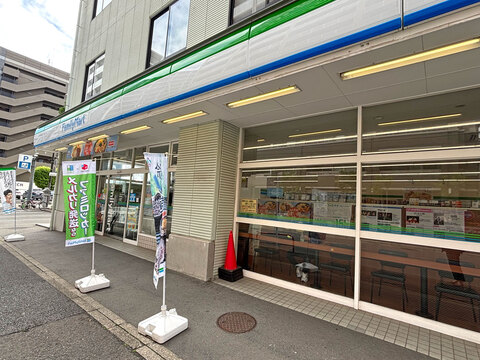 ファミリーマート 新横浜店(徒歩4分)