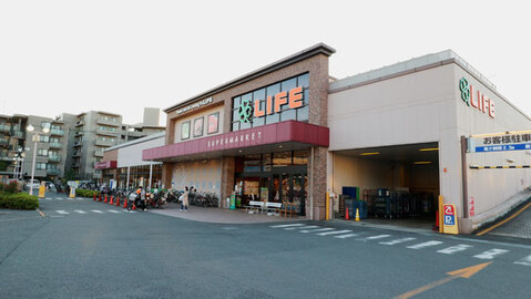 ライフ 大倉山店(徒歩4分)