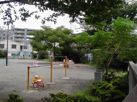 箕輪町公園(徒歩9分)