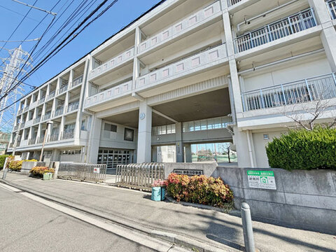 横浜市立神奈川中学校(徒歩8分)