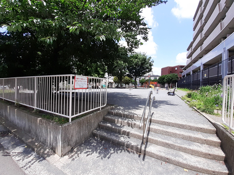 綱島上町中央公園(徒歩3分)