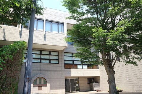 横浜市神奈川図書館(徒歩8分)