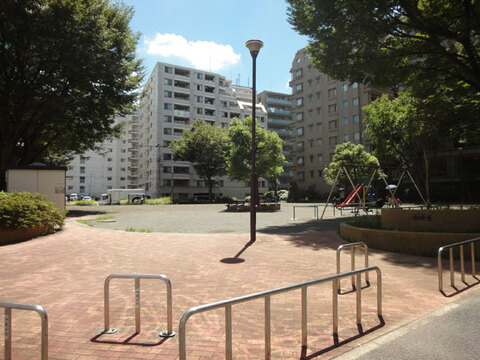 新横浜第一公園(徒歩3分)