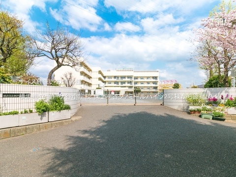 横浜市立瀬戸ケ谷小学校(徒歩1分)