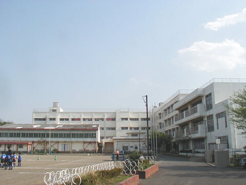 横浜市立二俣川小学校(徒歩7分)