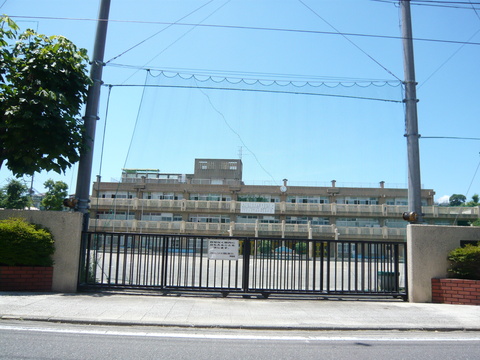 横浜市立大岡小学校(徒歩4分)