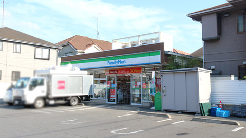 ファミリーマート 大岡三丁目店(徒歩4分)