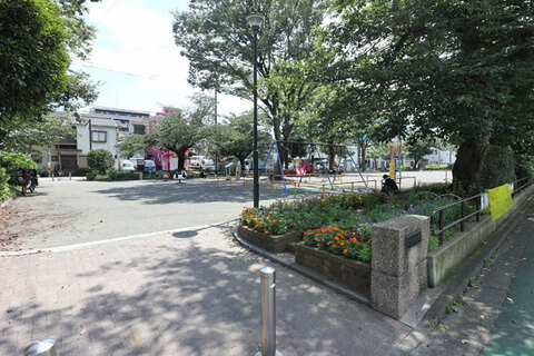 久保町公園(徒歩4分)