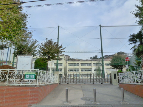 横浜市立峯小学校(徒歩9分)