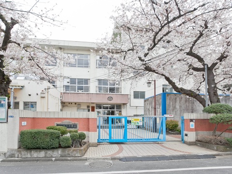 大田区立糀谷中学校(徒歩2分)