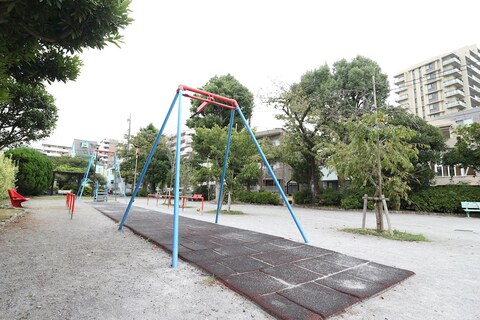 仲六郷三丁目第二公園(徒歩3分)