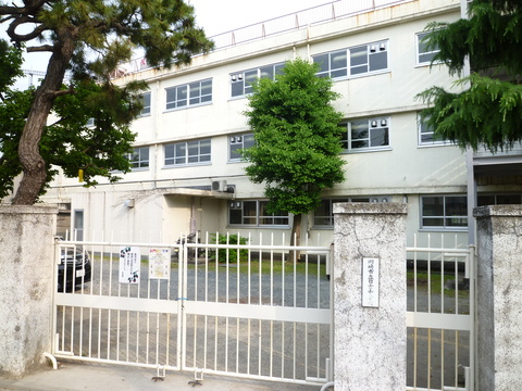 川崎市立日吉中学校(徒歩2分)