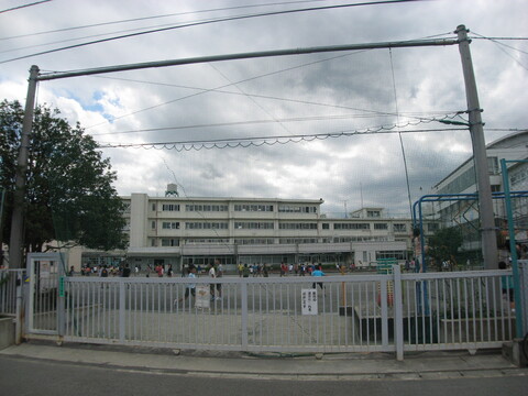 川崎市立子母口小学校(徒歩14分)
