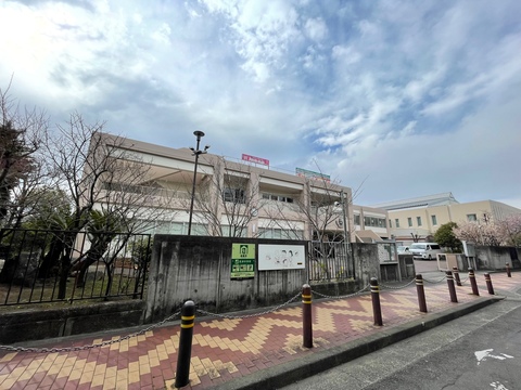 川崎市立高津中学校(徒歩7分)