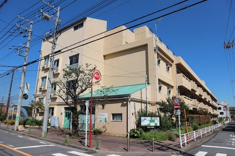 横浜市立末吉小学校(徒歩5分)