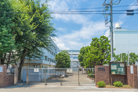 横浜市立末吉中学校(徒歩4分)