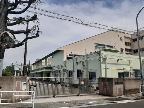 横浜市立磯子小学校(徒歩4分)