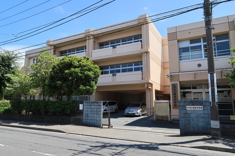 横浜市立潮田中学校(徒歩14分)