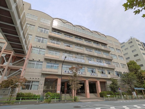 港区立小中一貫教育校御成門学園御成門中学校(徒歩15分)