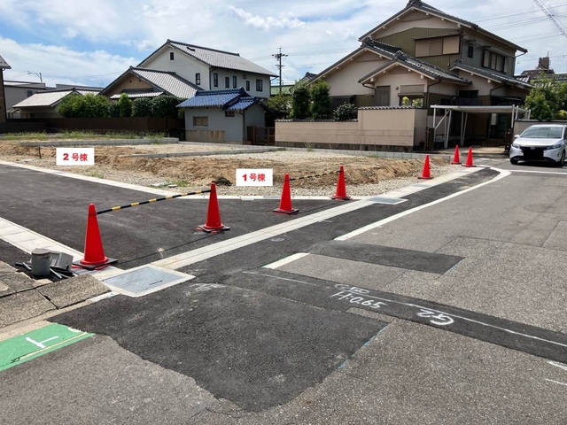 手前：1号棟、奥：2号棟のスライド画像