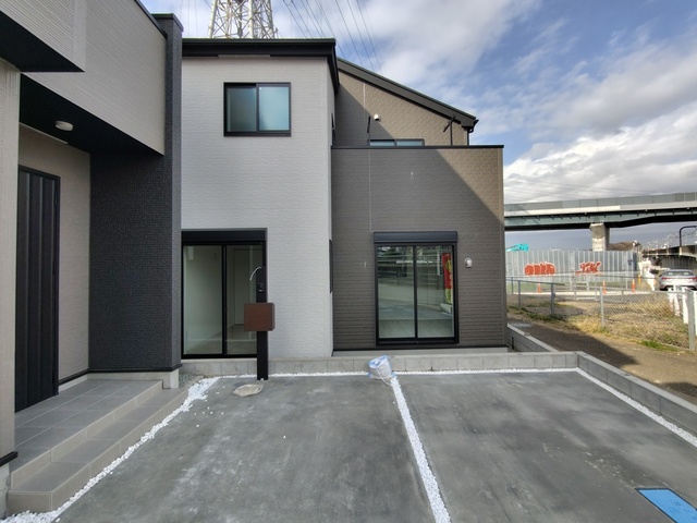 住む人の「今」と「これから」を支え、それぞれの人生の土台となる場所のスライド画像