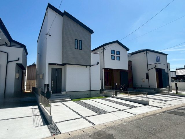 中央左：2号棟のスライド画像