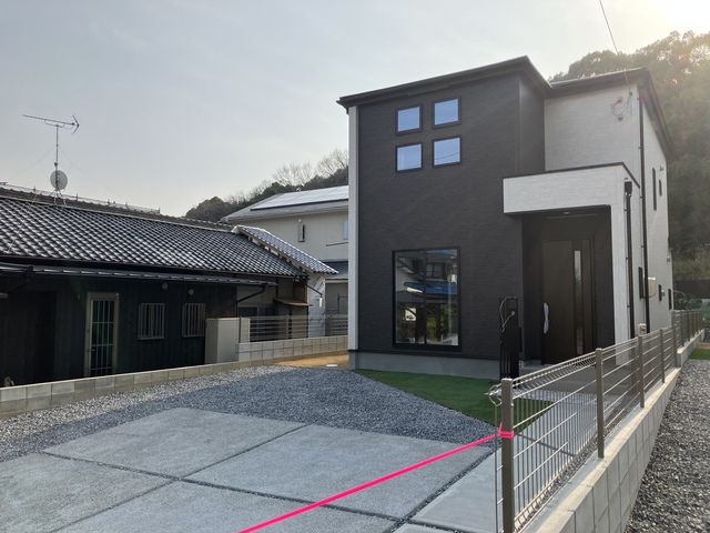 2号棟外観写真のスライド画像