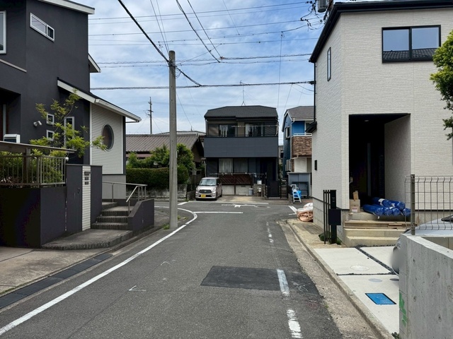 前面道路（右側：1号棟）のスライド画像