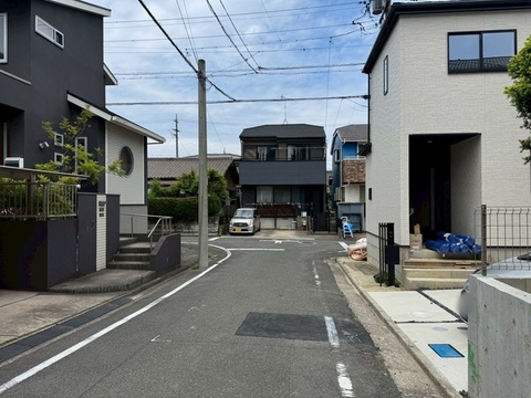 前面道路（右側：1号棟）