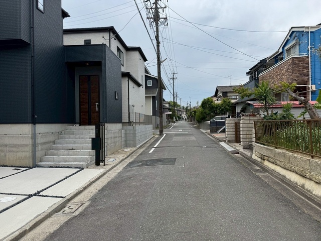 前面道路（左手前：2号棟）のスライド画像
