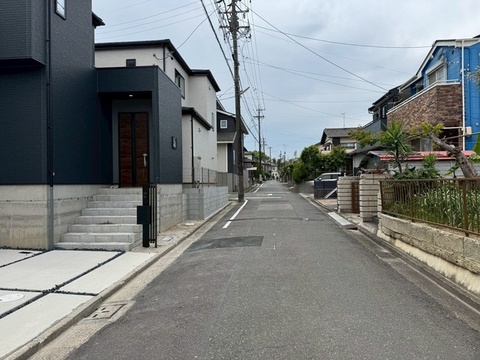 前面道路（左手前：2号棟）