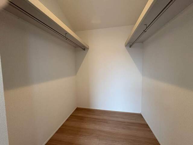 (２号棟)２Fウォークインクローゼットのスライド画像